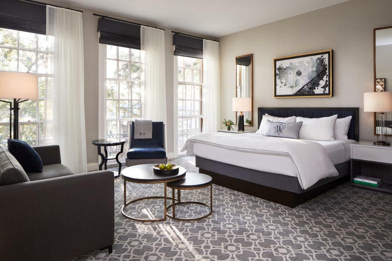 The Whitney Hotel Boston Eksteriør billede A guest room at The St. Regis Boston
