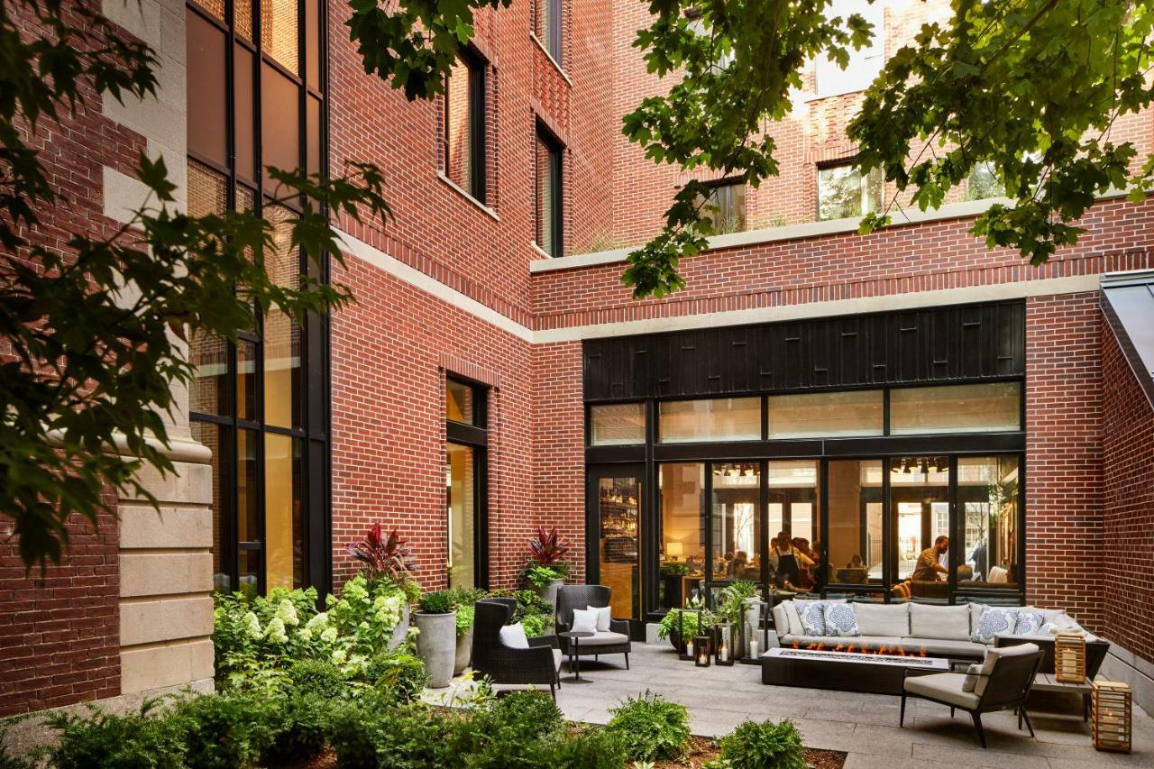 The Whitney Hotel Boston Eksteriør billede The courtyard at the London edition