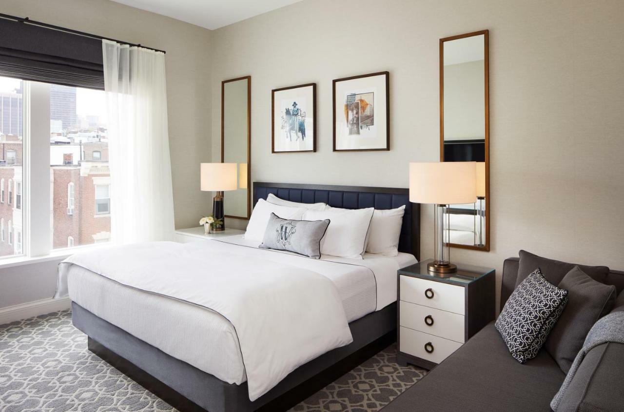 The Whitney Hotel Boston Eksteriør billede A bedroom at the Hotel Commonwealth