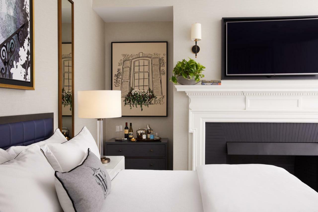 The Whitney Hotel Boston Eksteriør billede A bedroom at the London West Hollywood