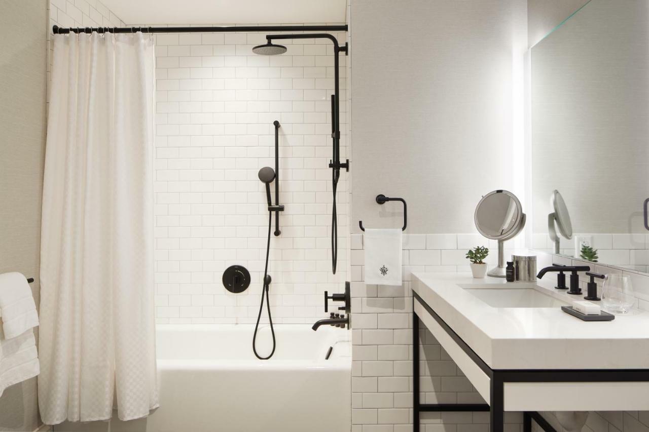 The Whitney Hotel Boston Eksteriør billede A shower curtain