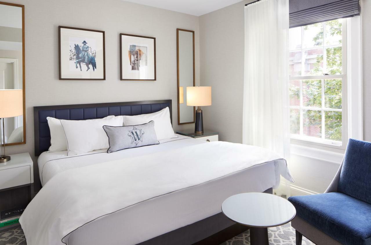 The Whitney Hotel Boston Eksteriør billede A bedroom at the Hotel Commonwealth