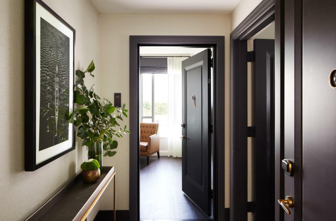 The Whitney Hotel Boston Eksteriør billede A suite at The Standard East Village