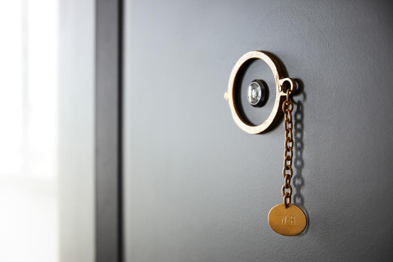 The Whitney Hotel Boston Eksteriør billede A safe with a key