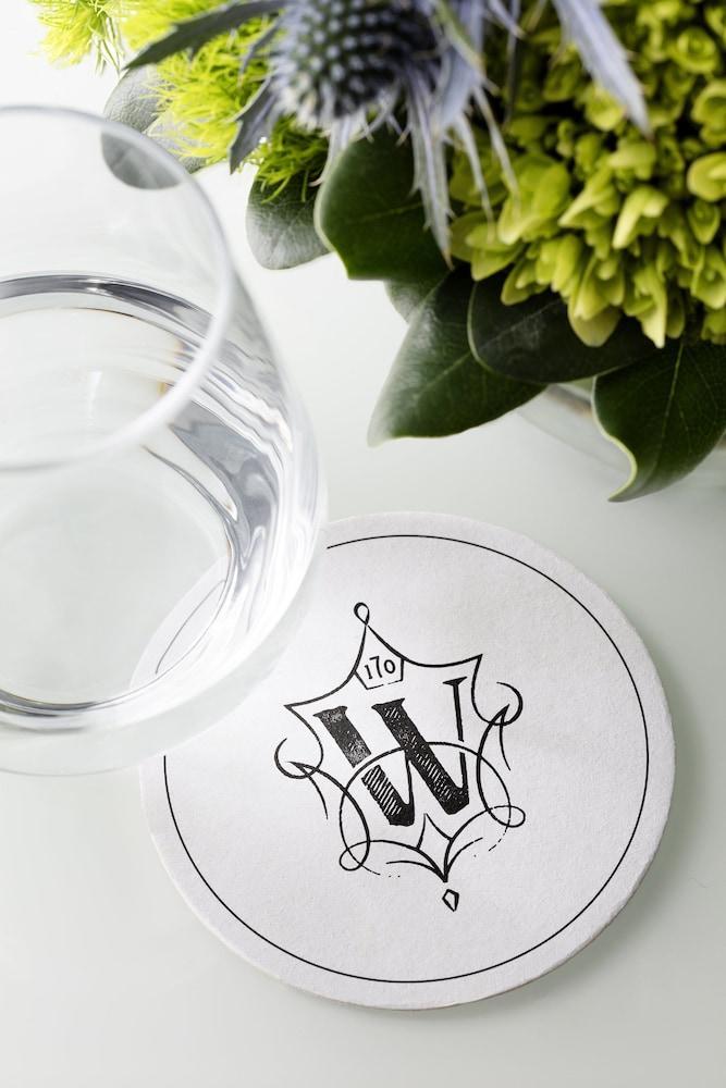 The Whitney Hotel Boston Eksteriør billede A glass of water